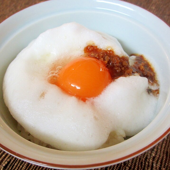 冷凍卵の醤油麹卵かけご飯